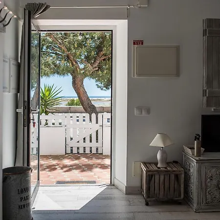 The House Nyaraló